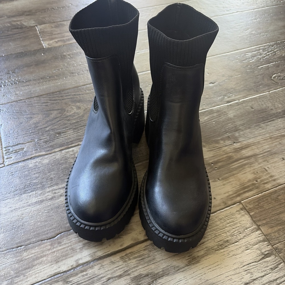 Madden Girl Thrash Black Platform Sock Chelsea Boots Lug sole Ankle Booties sz 7 - Picture 2 of 6